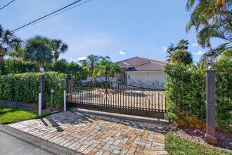 513 S Riverside Dr in Pompano Beach, FL - Building Photo - Building Photo