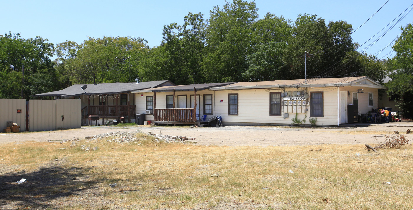 2303 Coronado St in Austin, TX - Building Photo