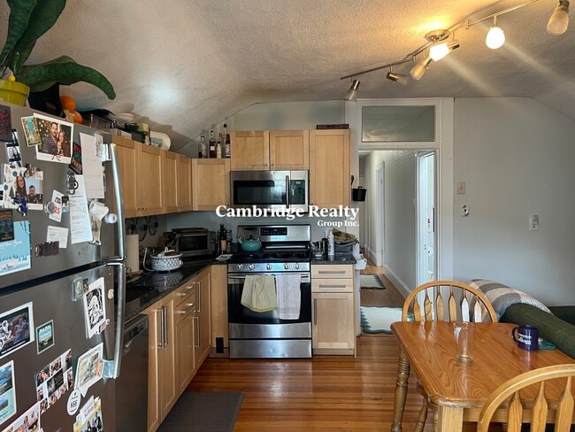 44 Berkeley St, Unit 3 in Somerville, MA - Foto de edificio - Building Photo