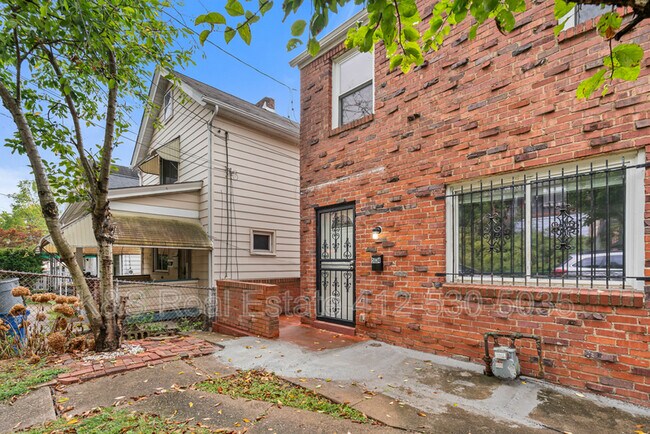 5034 Ampere St in Pittsburgh, PA - Building Photo - Building Photo