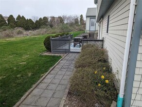 24 Longmeadow Ave in Middletown, RI - Building Photo - Building Photo