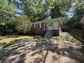 939 N Royal Ave in Florence, AL - Building Photo