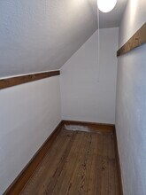 202 Gadow Ln in West Bend, WI - Building Photo - Building Photo