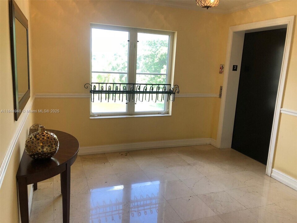322 Madeira Ave in Coral Gables, FL - Building Photo