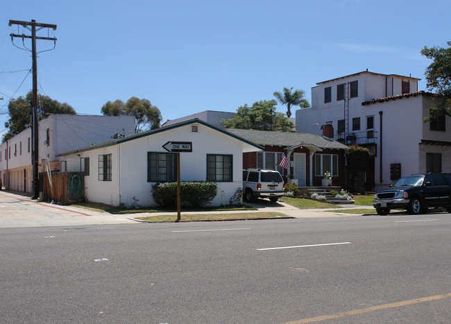 Patio Laguna Apartments in Coronado, CA - Building Photo - Building Photo