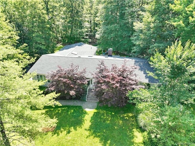 1 Emerald Dr in Pomona, NY - Building Photo - Building Photo