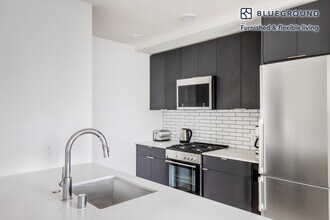 210 8th Ave N-Unit -FL15-ID484 in Seattle, WA - Foto de edificio - Building Photo