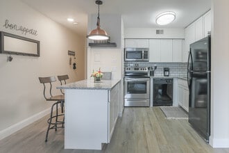 Cook Apartments at Libertyville in Libertyville, IL - Foto de edificio - Interior Photo