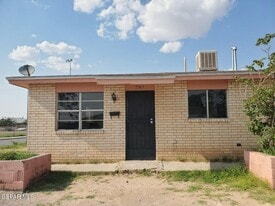 701 Hilton Ave in El Paso, TX - Building Photo