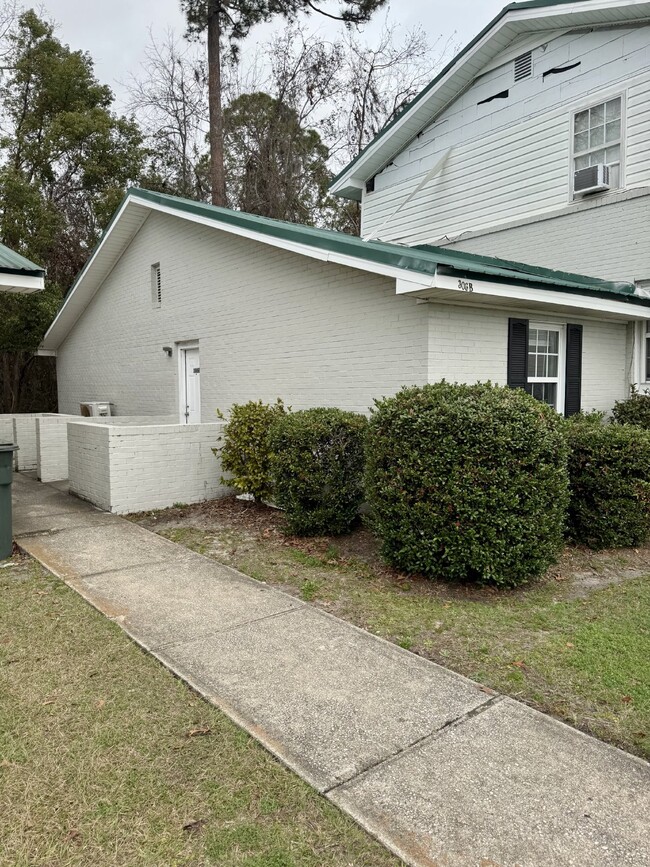 306 Pleasant St in Hinesville, GA - Foto de edificio - Building Photo