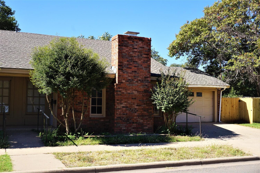 2202 32nd St in Lubbock, TX - Building Photo