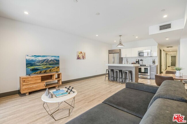 932 S Hill St in Los Angeles, CA - Foto de edificio - Building Photo