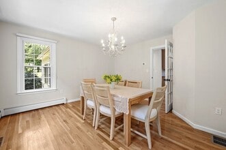 14 Nourse St in Westborough, MA - Foto de edificio - Building Photo
