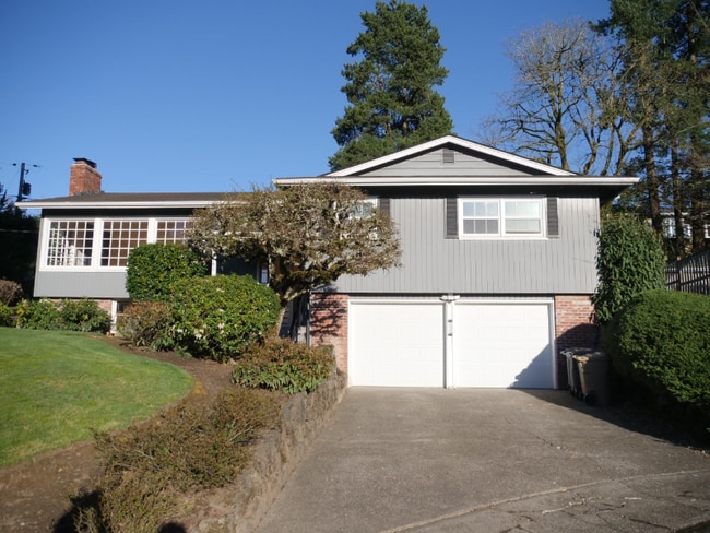 property at 1525 Ivy Ct