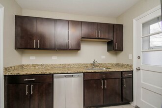 5240 Lee St in Skokie, IL - Building Photo - Building Photo