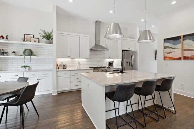3206 West End Cir in Nashville, TN - Foto de edificio - Building Photo
