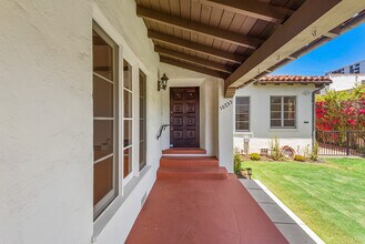 10733 Wellworth Ave in Los Angeles, CA - Foto de edificio - Building Photo