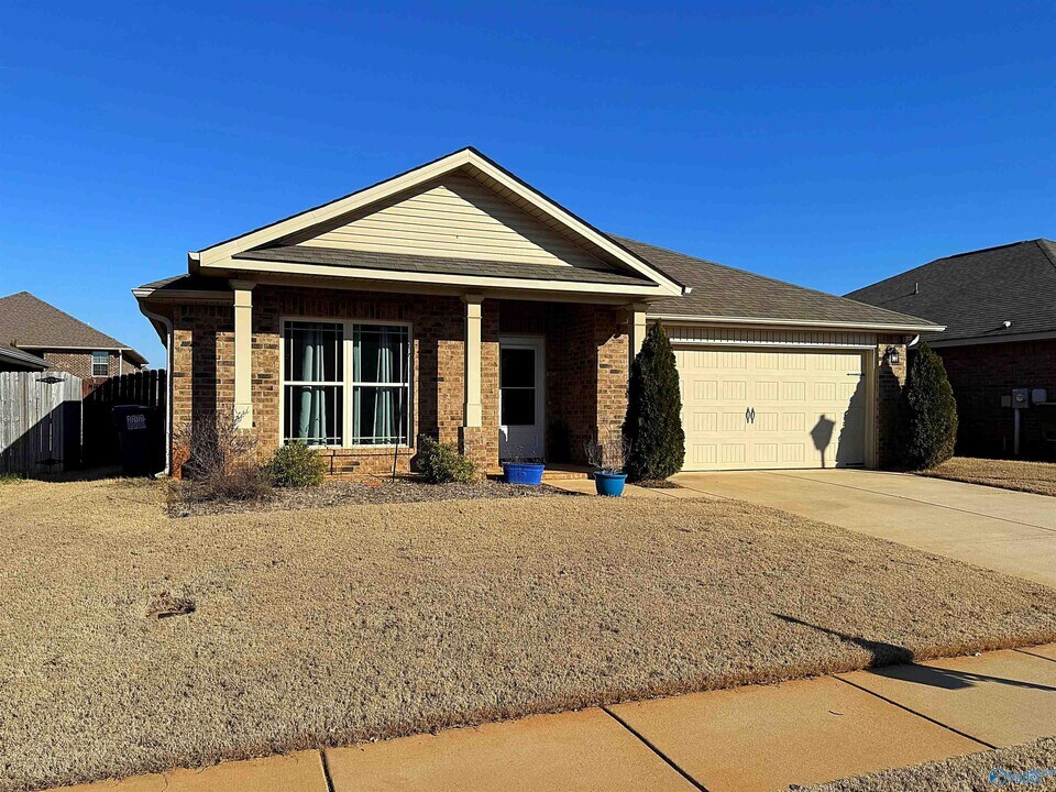 121 Daymark Dr in Madison, AL - Building Photo