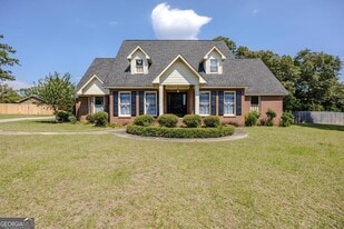 206 Ridge Cir in Dublin, GA - Building Photo