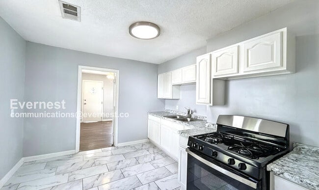 2067 Hubert Ave in Memphis, TN - Building Photo - Building Photo