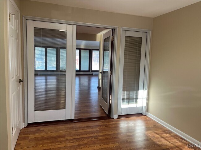 7650 Commodore Cir in Liverpool, NY - Building Photo - Building Photo