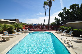 Pomerado Gardens Apartments in Poway, CA - Foto de edificio - Building Photo