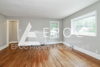 1115 S Benbow Rd in Greensboro, NC - Building Photo - Building Photo