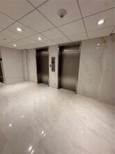 5825 Collins Ave in Miami Beach, FL - Building Photo - Building Photo