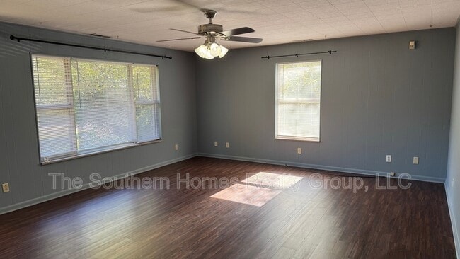 818 Cedar Springs Rd in Athens, TN - Building Photo - Building Photo