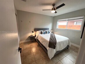 3911 SW 51st St in Fort Lauderdale, FL - Foto de edificio - Building Photo