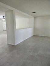 13667 Phoenix Dr in Orlando, FL - Foto de edificio - Building Photo