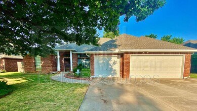 216 Castle Rock Rd in Yukon, OK - Foto de edificio - Building Photo