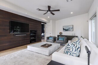 1010 Hillside Ave in Austin, TX - Building Photo - Building Photo