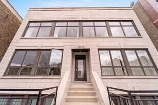 1321 N Bosworth Ave in Chicago, IL - Building Photo