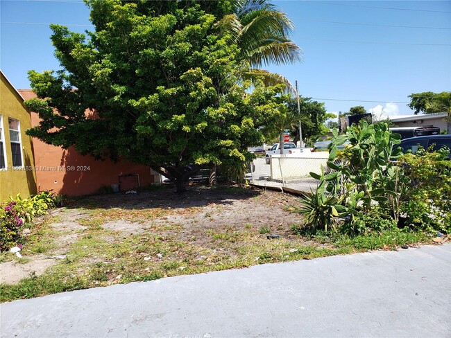 2107 Funston St in Hollywood, FL - Building Photo - Building Photo