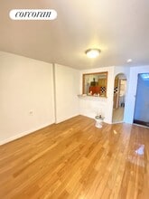7 Spring St in New York, NY - Building Photo - Building Photo