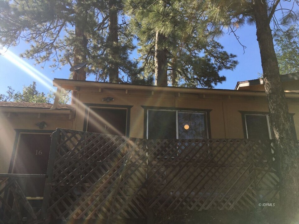 25840 CA-243 in Idyllwild, CA - Building Photo