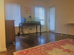 561 Emory Oaks Way in Decatur, GA - Building Photo - Building Photo