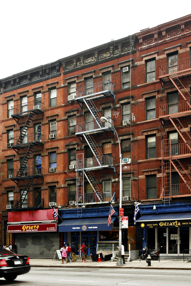 747 Ninth Ave in New York, NY - Building Photo - Building Photo