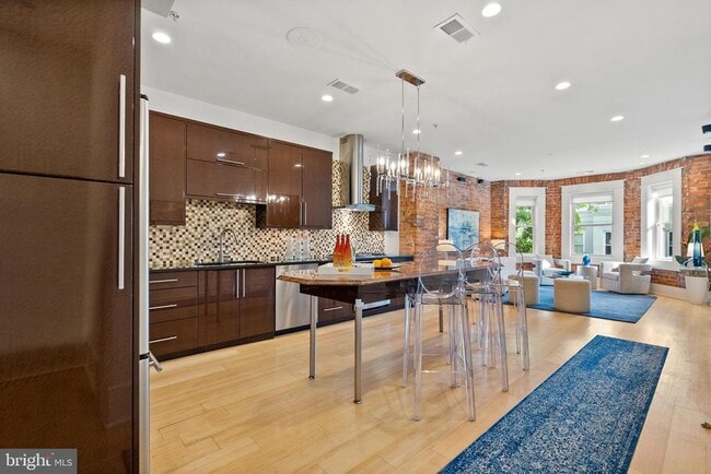 property at 1617 Swann St NW