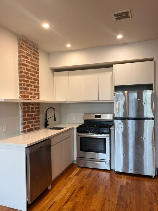 568 Communipaw Ave, Unit 206 in Jersey City, NJ - Foto de edificio