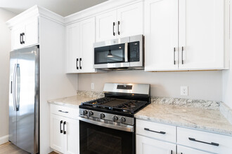 Bayberry Commons in Rochester, NH - Foto de edificio - Interior Photo