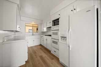 600 West Stocker Street, Unit 312 in Glendale, CA - Foto de edificio - Building Photo