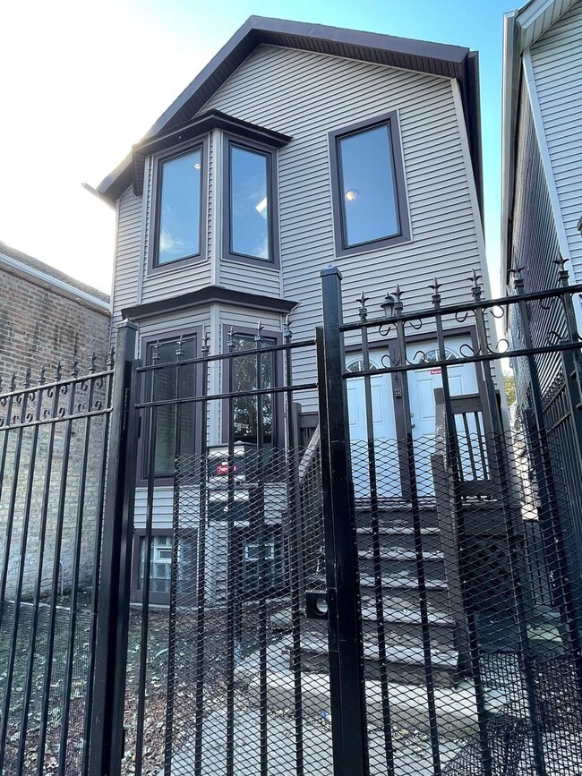 property at 1644 N California Ave