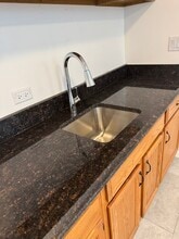 443 Jefferson Ave, Unit #3 - 1 bed 1 bath in Elgin, IL - Foto de edificio - Building Photo