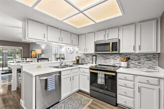 237 Woodlake Wynde in Oldsmar, FL - Building Photo - Building Photo