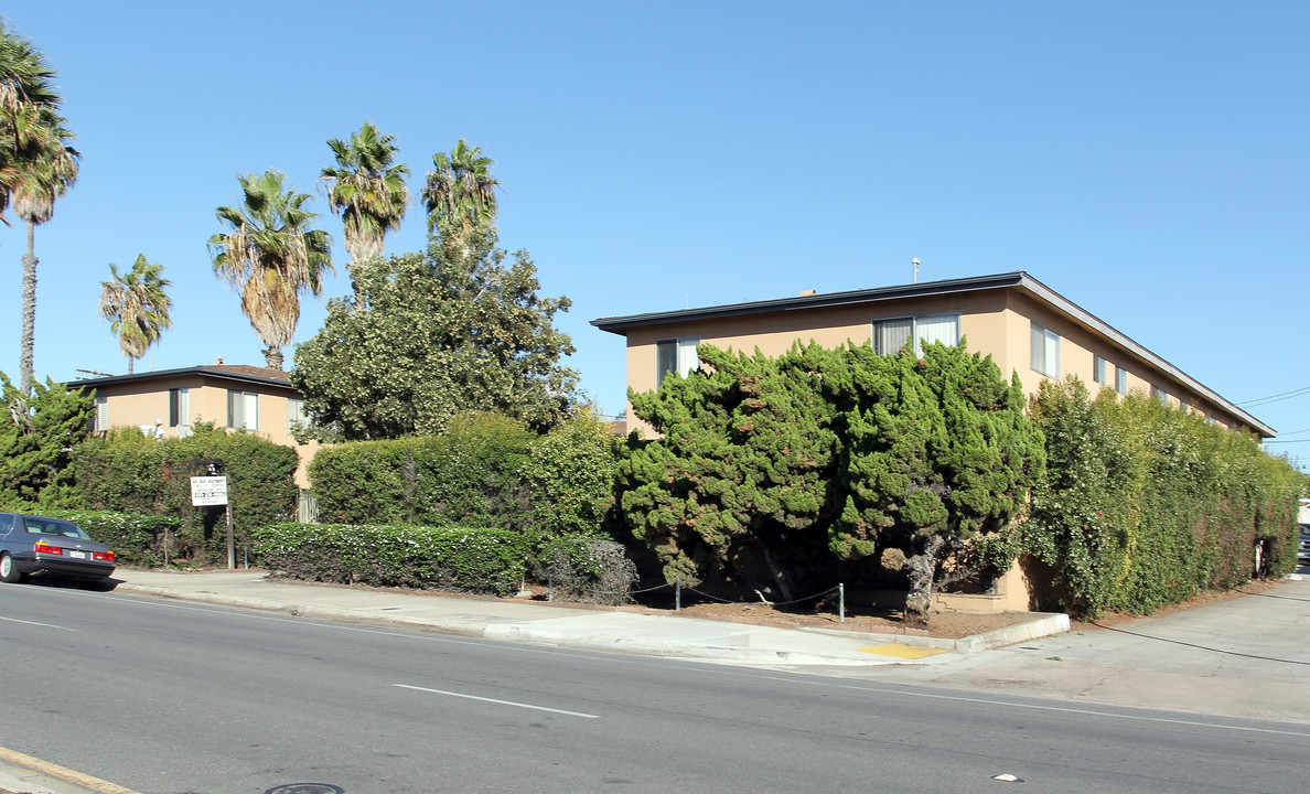 Bay Park Apartments in San Diego, CA - Building Photo