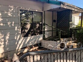 505 N Broughton St in Sherman, TX - Building Photo