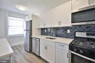 4247 Locust St, Unit 1B-613 in Philadelphia, PA - Building Photo