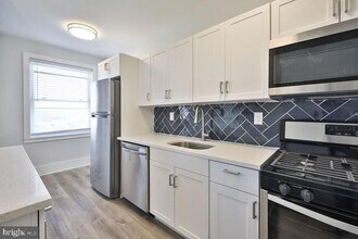 4247 Locust St, Unit 1B-121 in Philadelphia, PA - Building Photo - Building Photo